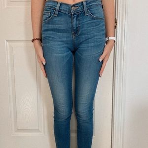 Regular wash jeans